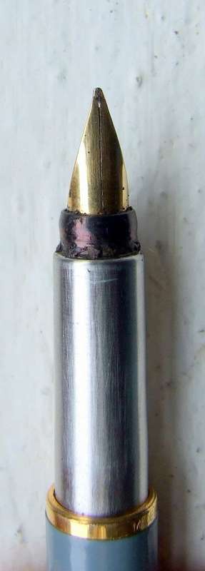 An unusual "feathered clip" gf PARKER VECTOR Fountain Pen in working condition.