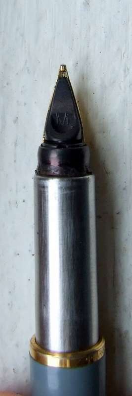 An unusual "feathered clip" gf PARKER VECTOR Fountain Pen in working condition.