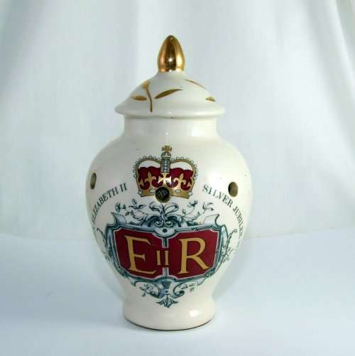 For `THE CROWN` Fans! Queen Elizabeth II SILVER JUBILEE 1977 Ceramic POMANDER by Sallie Robinson