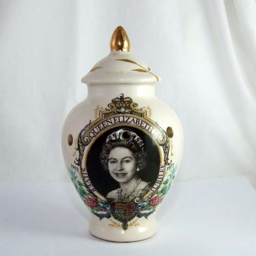 For `THE CROWN` Fans! Queen Elizabeth II SILVER JUBILEE 1977 Ceramic POMANDER by Sallie Robinson