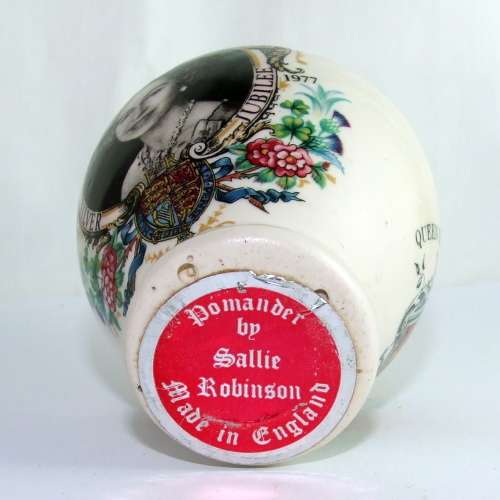 For `THE CROWN` Fans! Queen Elizabeth II SILVER JUBILEE 1977 Ceramic POMANDER by Sallie Robinson