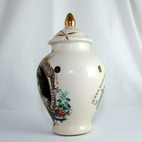 For `THE CROWN` Fans! Queen Elizabeth II SILVER JUBILEE 1977 Ceramic POMANDER by Sallie Robinson