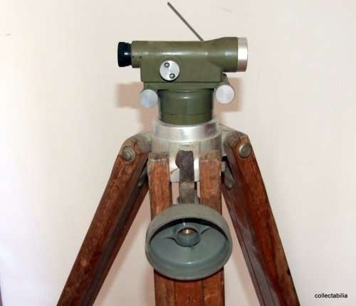 Vintage KERN SURVEYOR`S LEVEL with original tripod