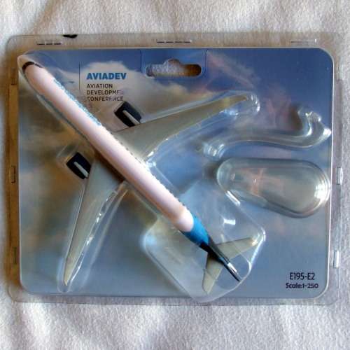 Dutch LUPA Aircraft Model, new in blister pack: Embraer E195-E2,