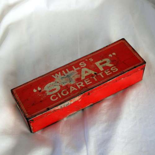 Rare vintage Wills`s Star Cigarettes tin with original complete Wills`s Star  Domino set