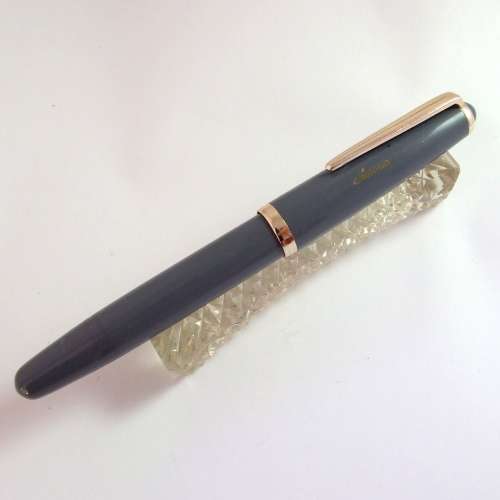 Rare German made ASTORIA piston fill fountain pen - UN-INKED!