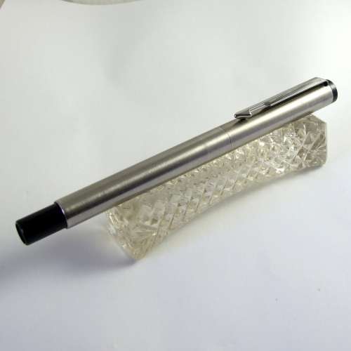 USA made Parker Vector Flighter fountain pen in great and working condition.