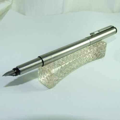 USA made Parker Vector Flighter fountain pen in great and working condition.
