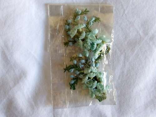Vintage plastic flower clip-on earrings