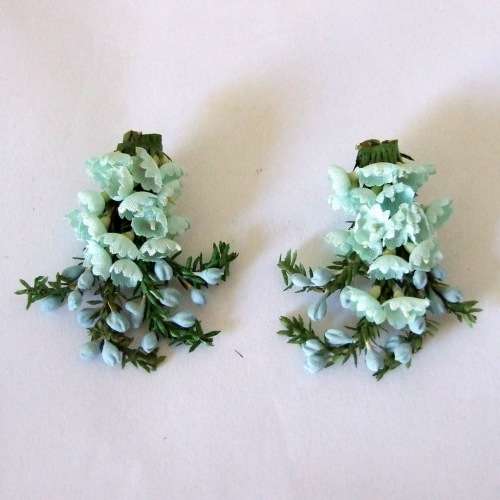 Vintage plastic flower clip-on earrings