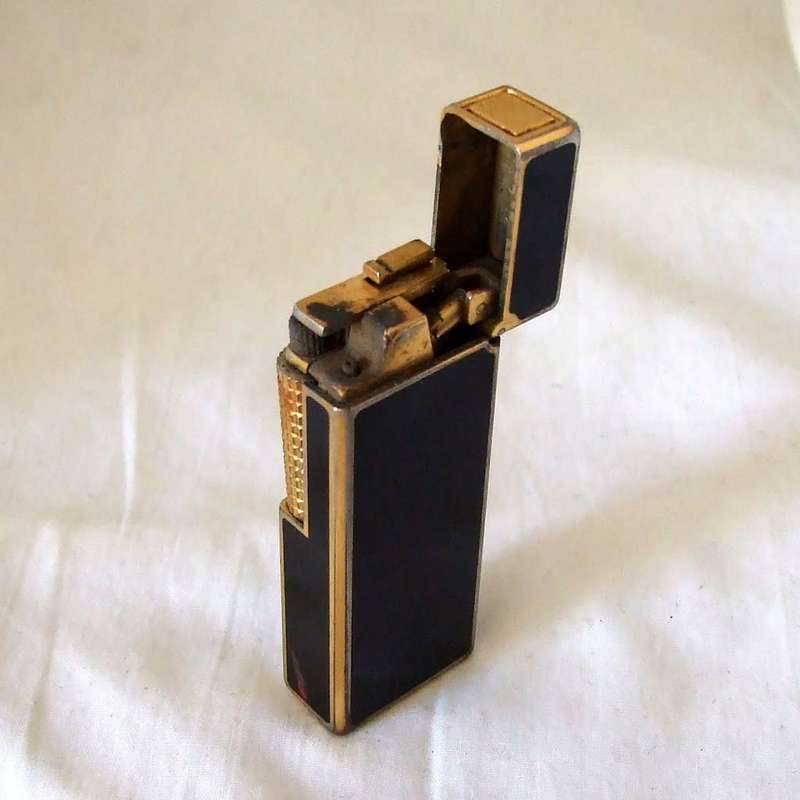 Vintage Black Enameled Japanese Maruman Gas Lighter