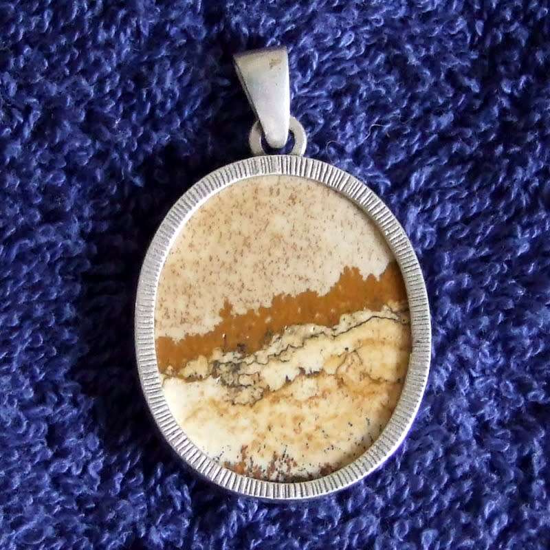 825 Silver & Agate Pendant. Picture Agate