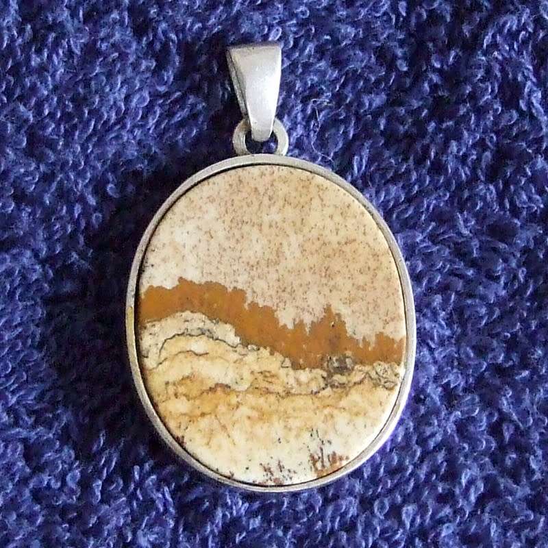 825 Silver & Agate Pendant. Picture Agate