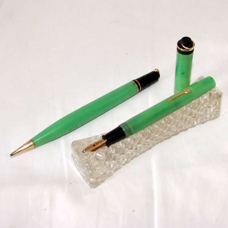 Rare vintage Conway Stewart Dinkie fountain pen and pencil set in original French box.