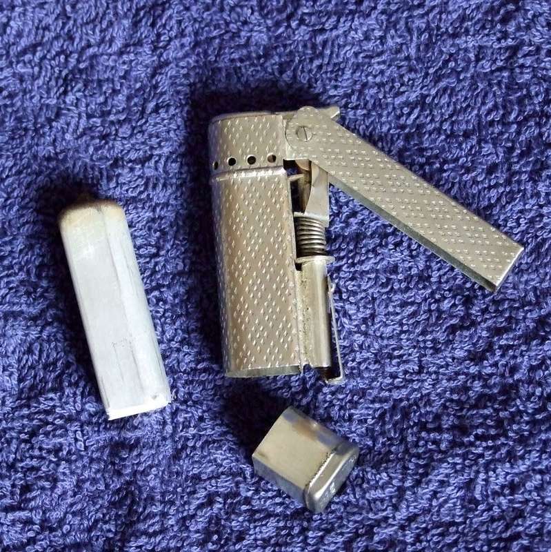 Pair of vintage lighters - Chinese SUNFLOWER, Japanese BROTHER-LITE