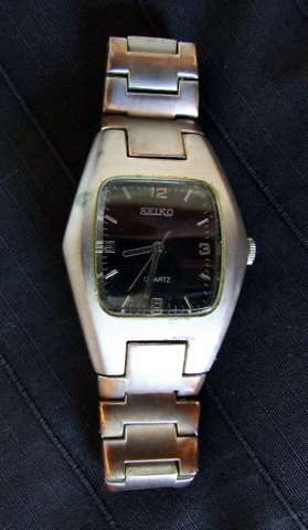 Seiko Quartz mens watch, bevelled AND curved crystal, serviced, original metal strap