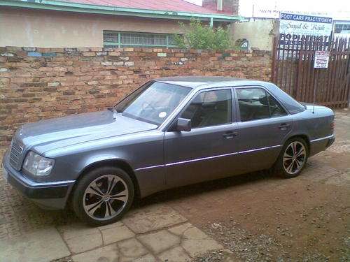 MERCEDEZ 300E AUTO