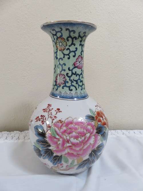 Hand painted Chinese vase