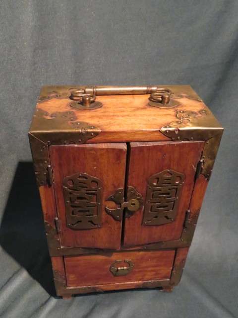 Chinese cabinet/jewellery box