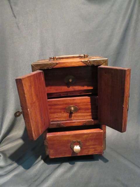 Chinese cabinet/jewellery box