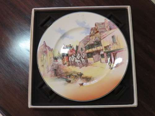 Boxed Royal Doulton Plate - Old Coaching Scene.
