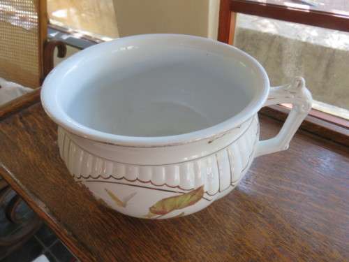 Grimwades porcelain chamberpot (1891-1900)