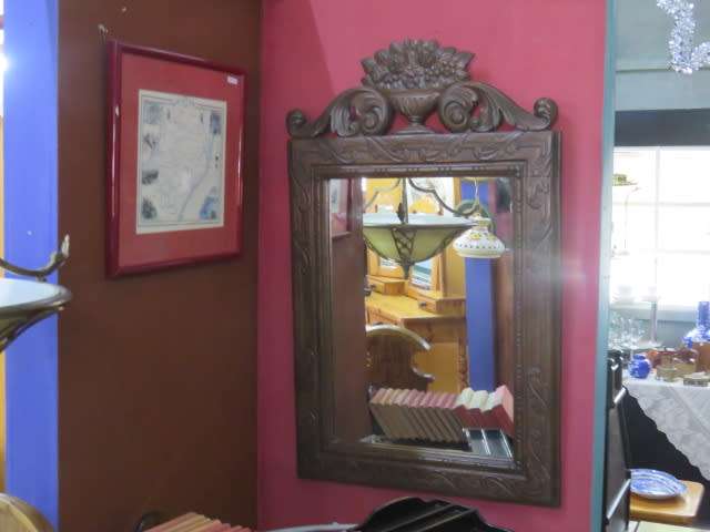 Decorative wooden mirror.