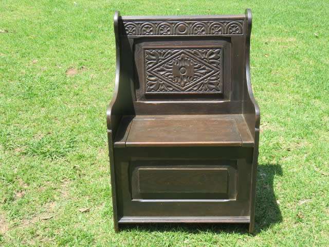 Carved oak monks bench/small settle