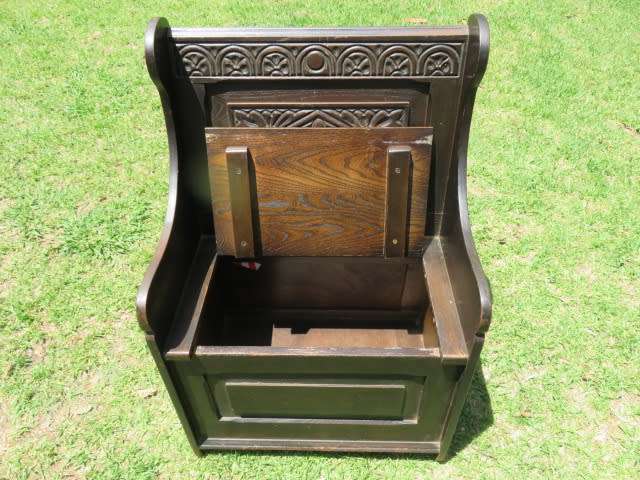 Carved oak monks bench/small settle
