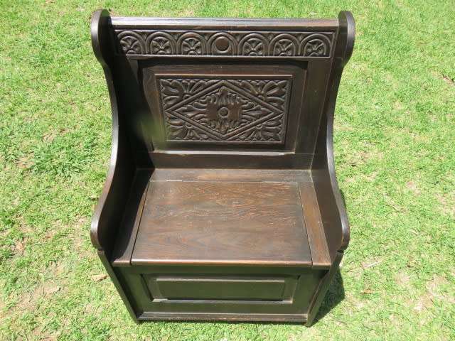 Carved oak monks bench/small settle