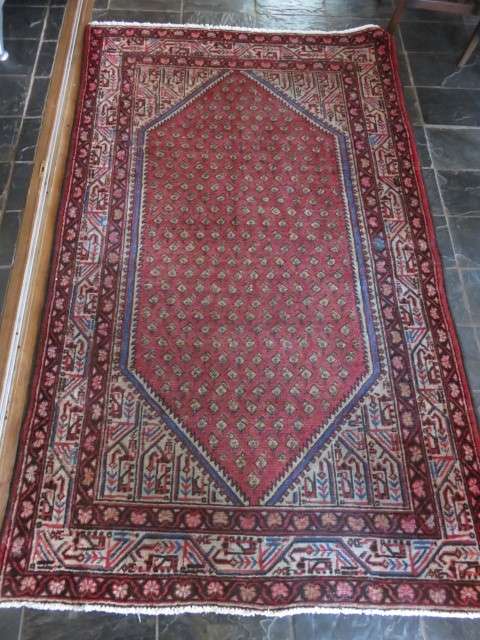 A Persian hand knotted Sarab rug