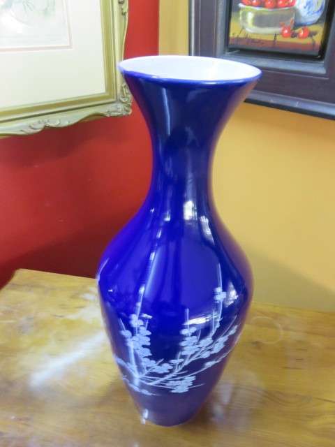 Large Chinese ceramic vase