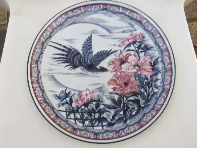 Hand decorated Yamaguchi Imperial Imari plate.