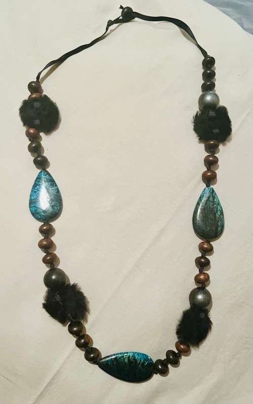 Necklace Teal Stones and Fur Detail ( have bulk)