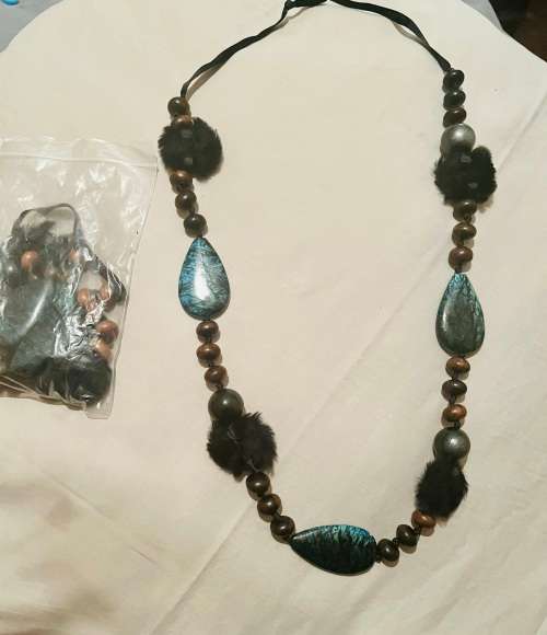 Necklace Teal Stones and Fur Detail ( have bulk)