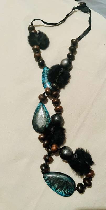 Necklace Teal Stones and Fur Detail ( have bulk)