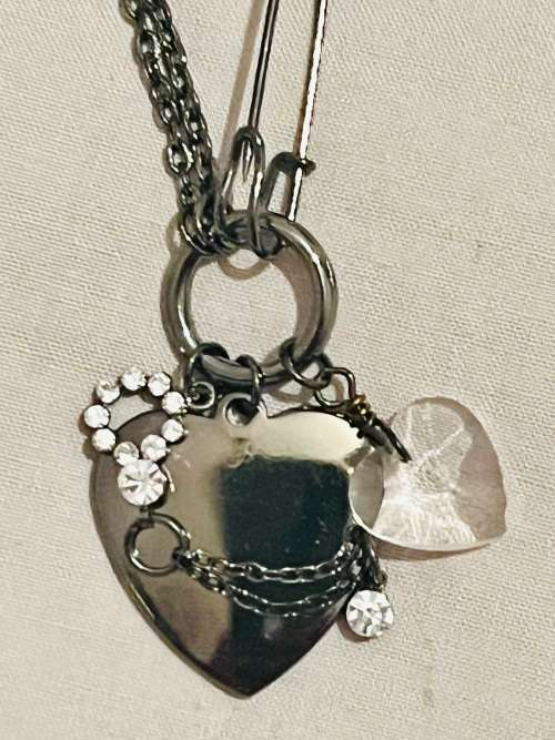 Necklace Safety Pin heart with diamanté detail