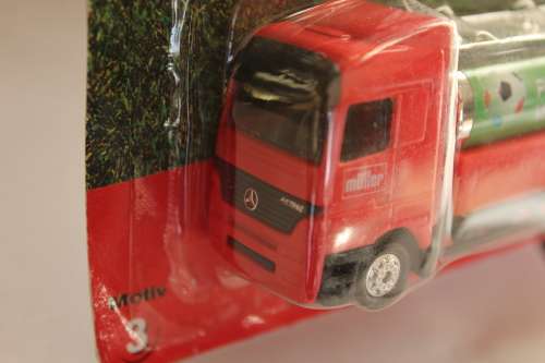 Mercedes Actros Tanker w.trailer H0 1:87 Mueller Milk Germany world soccer champion 1990 limited Edi