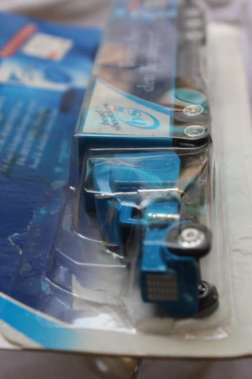 US Truck H0 1:87, Head and shoulders shampoo, version1 brand-new and sealed.