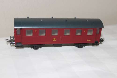 PIKO H0 1:87 B Belgian Railway 2.class coach, used but very good condition