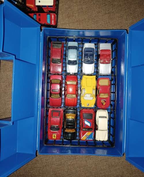 Matchbox Motorcity carry case and various cars