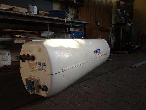 ****XSTREAM ULTRA DURABLE GLASS FIBRE 3KW 200LT SOLAR/UNIVERSAL GEYSER TANK****