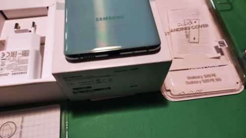Samsung Galaxy S20 FE  - Dual Sim  -SM-G780F/DS - With Lots of Extras