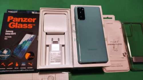 Samsung Galaxy S20 FE  - Dual Sim  -SM-G780F/DS - With Lots of Extras