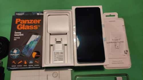 Samsung Galaxy S20 FE  - Dual Sim  -SM-G780F/DS - With Lots of Extras
