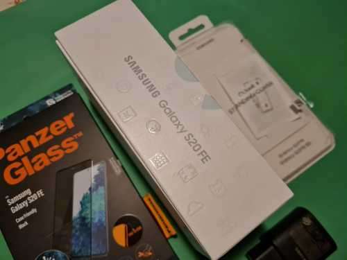 Samsung Galaxy S20 FE  - Dual Sim  -SM-G780F/DS - With Lots of Extras