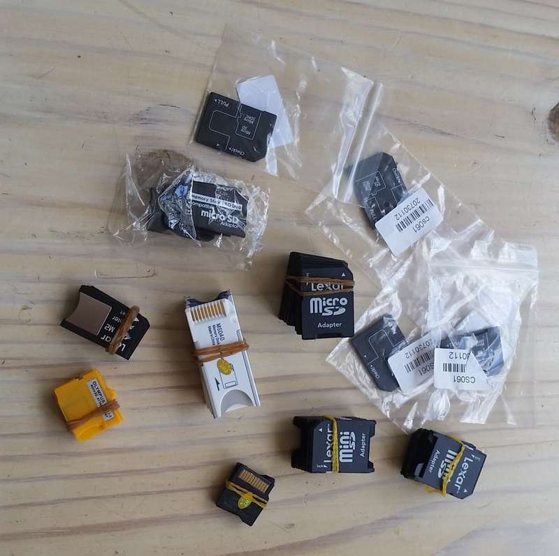 Selection of memory card adapters (lot sale)
