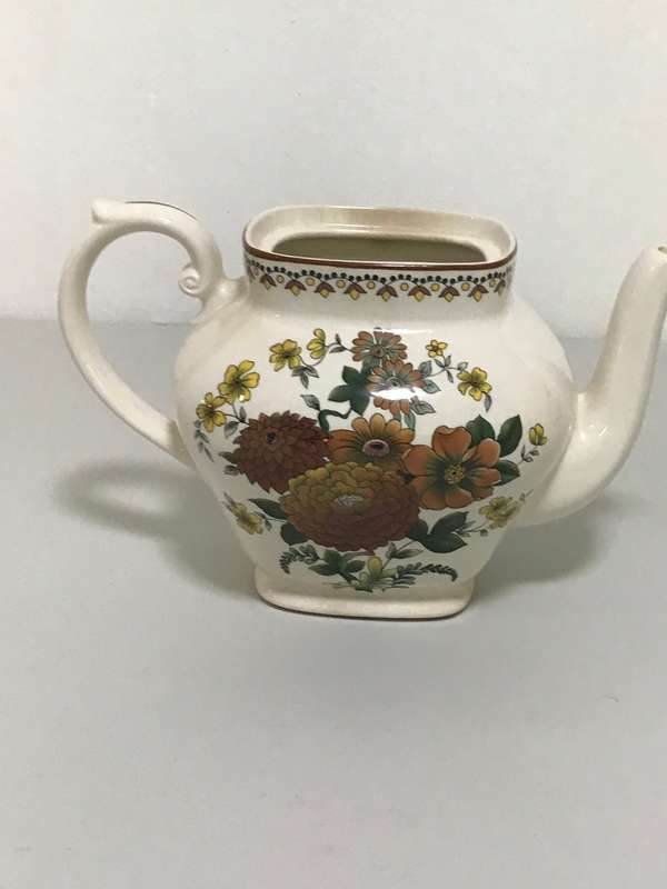Stunning Display Mandalay Franciscan Vintage Dinner ware Staffordshire England