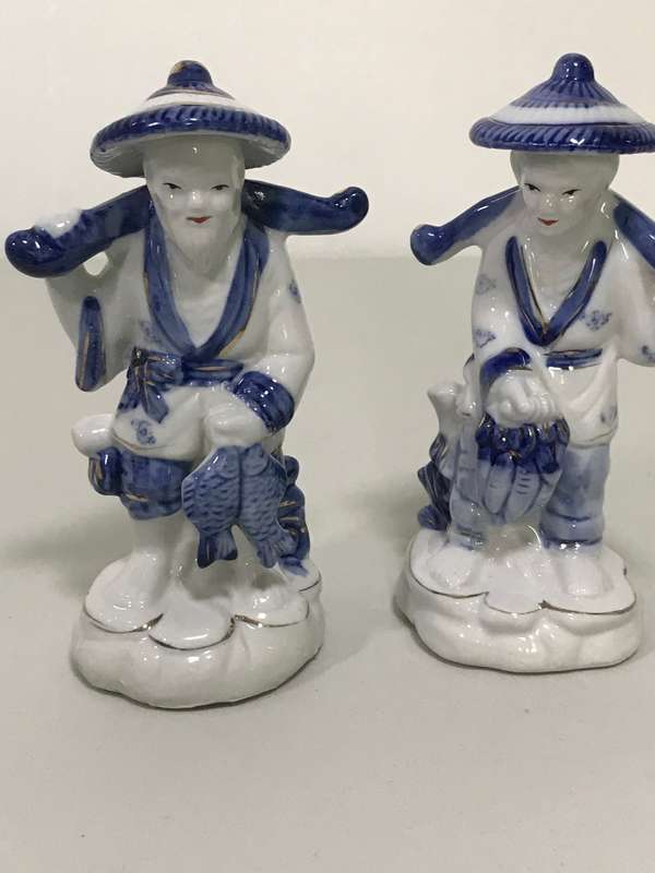 Beautiful Blue on White Porcelain Ceramic Eastern  figure