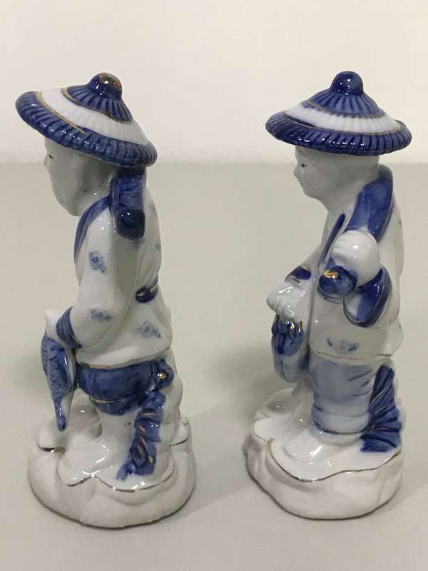 Beautiful Blue on White Porcelain Ceramic Eastern  figure